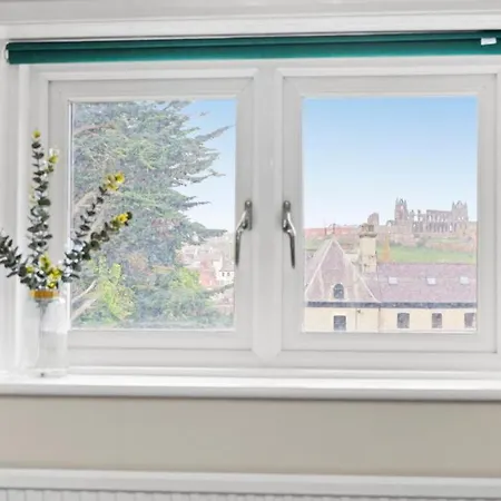 New! - Beautiful 5 Bed In - Hot-tub - Parking Prázdninový dům Whitby