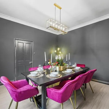 New! - Beautiful 5 Bed In - Hot-tub - Parking Prázdninový dům Whitby