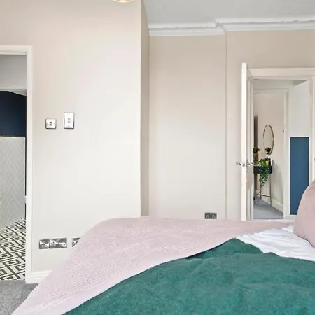 Prázdninový dům New! - Beautiful 5 Bed In - Hot-tub - Parking Whitby