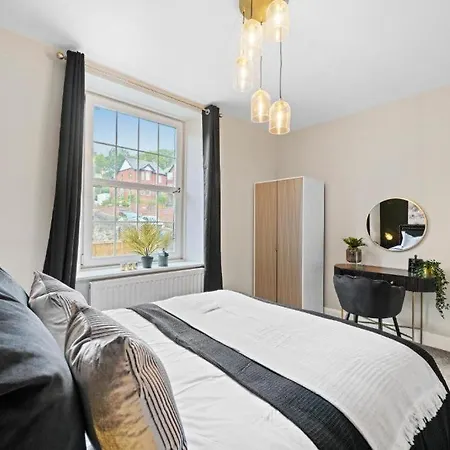 The Artist Abode In - Hot-tub - Parking 惠特比