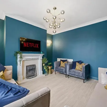 New! - Beautiful 5 Bed In - Hot-tub - Parking Prázdninový dům Whitby