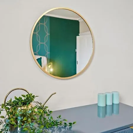 בית נופש The Artist Abode In - Hot-tub - Parking