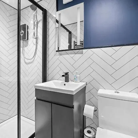 New! - Beautiful 5 Bed In - Hot-tub - Parking Prázdninový dům