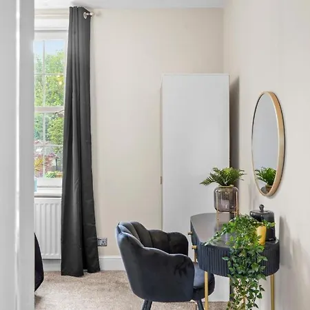 New! - Beautiful 5 Bed In - Hot-tub - Parking Prázdninový dům Whitby