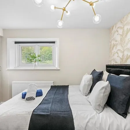 New! - Beautiful 5 Bed In - Hot-tub - Parking Prázdninový dům Whitby