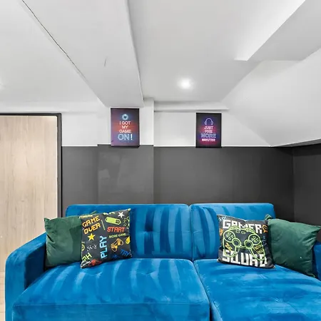 The Artist Abode In - Hot-tub - Parking * וויטבי