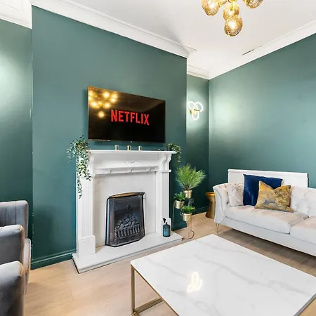 The Artist Abode In - Hot-tub - Parking * וויטבי